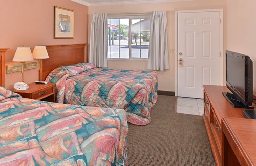 Dorris Hotel | Golden Eagle Motel