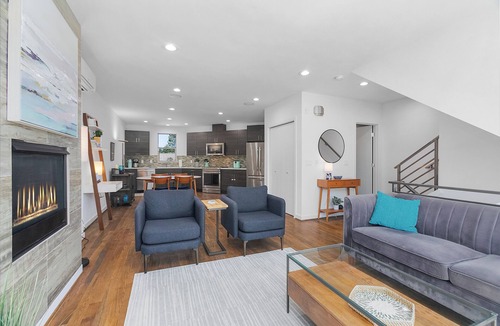 North Beach/Blue Ridge Apartment | Golden Gardens Getaway Beach Waterfront