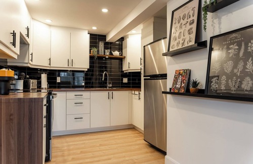 Sainte-Ann-des-Lacs Apartment | Golden Ginkgo
