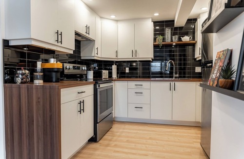 Sainte-Ann-des-Lacs Apartment | Golden Ginkgo