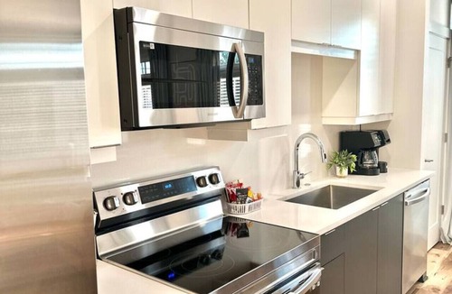 Garden Hills Apartment | Golden Glow Style | Comfort & Central | Buckhead