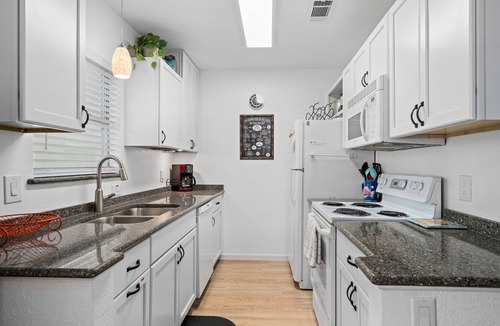 Sailhouse Condo | Golden Gull | Million Dollar Views & Bay Breezes