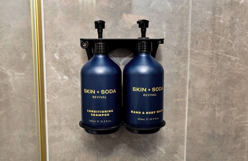 Golden Square Hotel | Golden Hills Motel