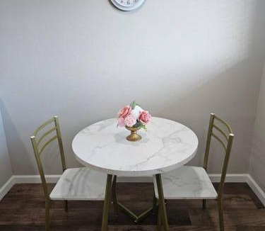 Cleveland Apartment | Golden Horizon