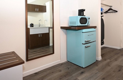 Indian Beach Sapphire Shores Hotel | Golden Host Resort - Sarasota