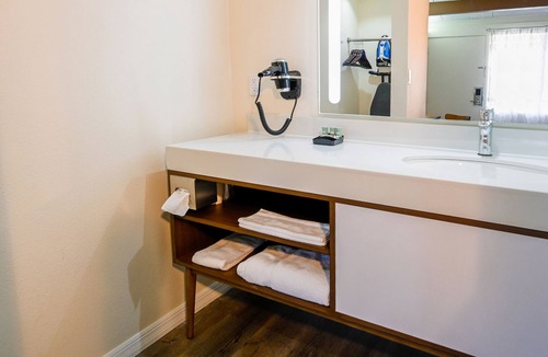 Indian Beach Sapphire Shores Hotel | Golden Host Resort - Sarasota