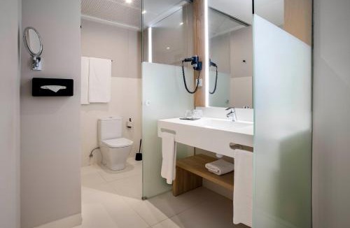 El Parc i la Llacuna del Poblenou Hotel | Golden Hotel Barcelona