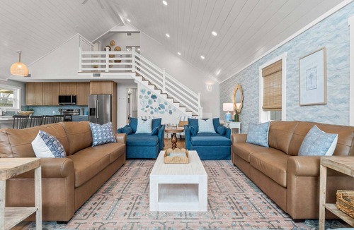 Gulf Lagoon Beach House | Golden Hour Retreat | Pool, Golf Cart, Walk to Beach, 1 Mile to World Famous Tootsie's, Sleeps 14!