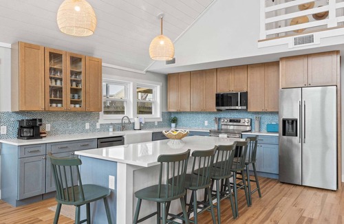 Gulf Lagoon Beach House | Golden Hour Retreat | Pool, Golf Cart, Walk to Beach, 1 Mile to World Famous Tootsie's, Sleeps 14!