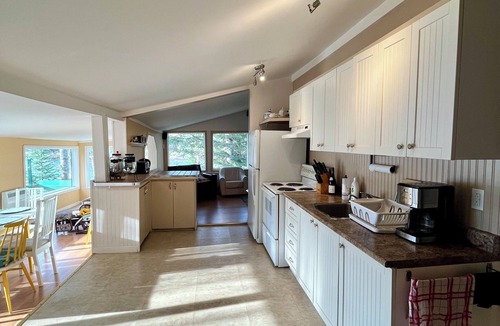 Saint Zenon Ski Chalet | Golden Hour - rustic, cozy, and peaceful cottage for nature lovers