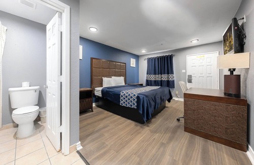Dallas Hotel | Golden Inn Dallas by Hotel O