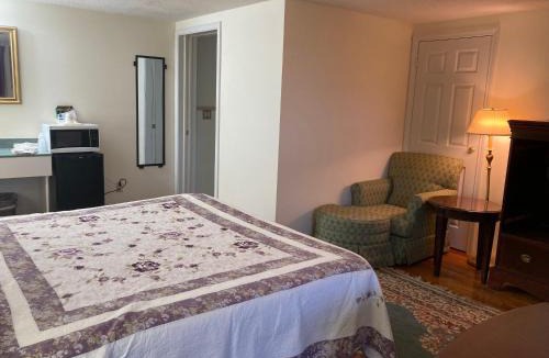 Town of Reading Hotel | Golden Knight Inn and Suites