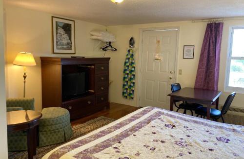 Town of Reading Hotel | Golden Knight Inn and Suites