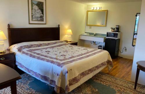 Town of Reading Hotel | Golden Knight Inn and Suites