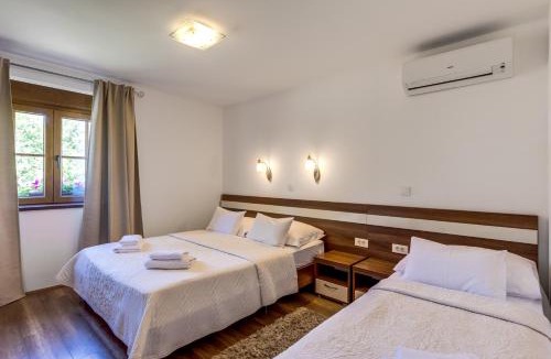 Mukinje House | Golden Lakes Rooms