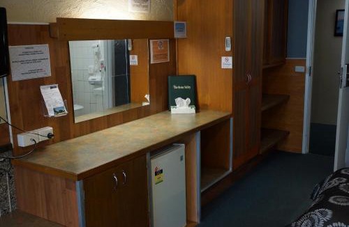 High Country Hotel | Golden Leaf Motel