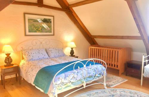 Sainte-Marguerite-d'Elle House | Golden Light Cottage Escape