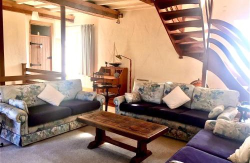 Sainte-Marguerite-d'Elle House | Golden Light Cottage Escape