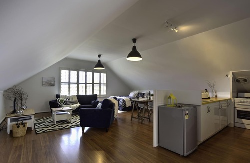 Torquay Apartment | Golden Loft Retreat Loft