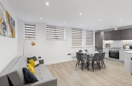 Golders Green Apartment | Golden Mansion