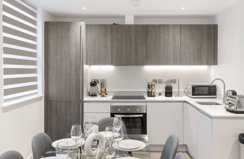 Golders Green Apartment | Golden Mansion