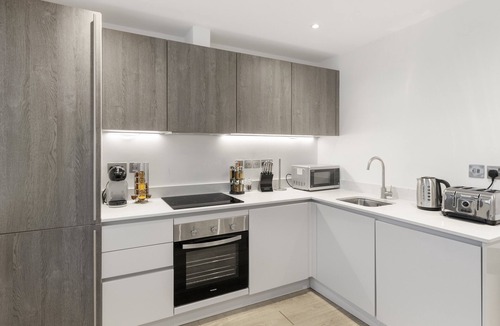 Golders Green Apartment | Golden Mansion