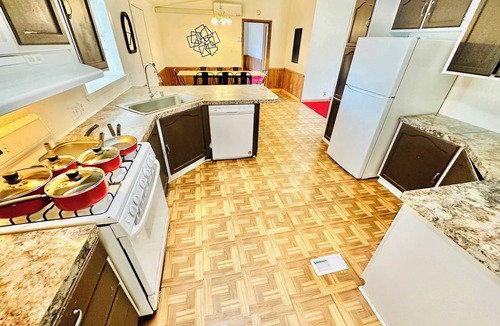 Silver Springs House | Golden Oak Retreat|3Bedrooms|2bathrooms|16Sleeps