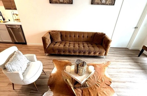 Downtown Sacramento Hotel | Golden One Downtown Penthouse Balcony Suite with Skyline View