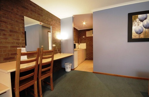 Grovedale Hotel | Golden Palms Motel