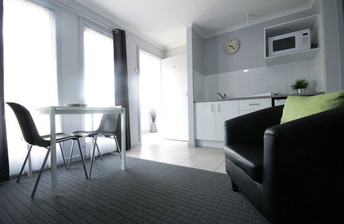 Grovedale Hotel | Golden Palms Motel