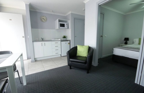 Grovedale Hotel | Golden Palms Motel