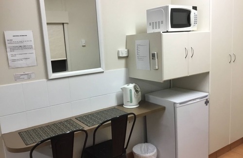 Svensson Heights Hotel | Golden Palms Motor Inn