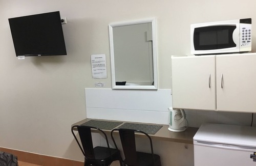 Svensson Heights Hotel | Golden Palms Motor Inn