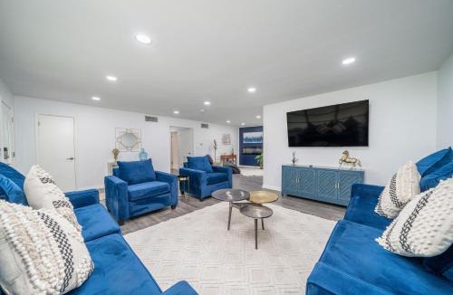 Hot Springs House | Golden Racehorse - Luxury Mid-Century Modern