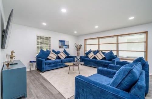 Hot Springs House | Golden Racehorse - Luxury Mid-Century Modern