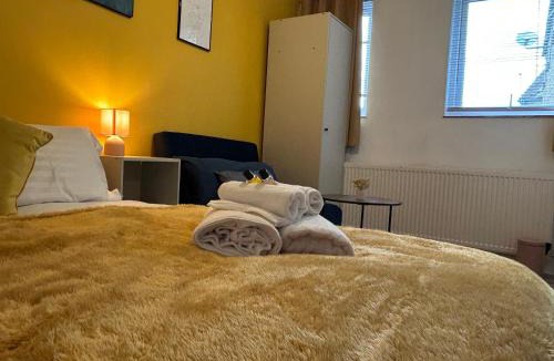 Great Baddow House | Golden Raspberry