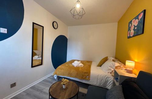 Great Baddow House | Golden Raspberry