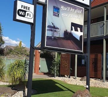 Strathdale Hotel | Golden Reef Motor Inn