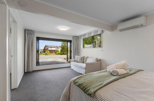 Richmond Heights House | Golden Retreat