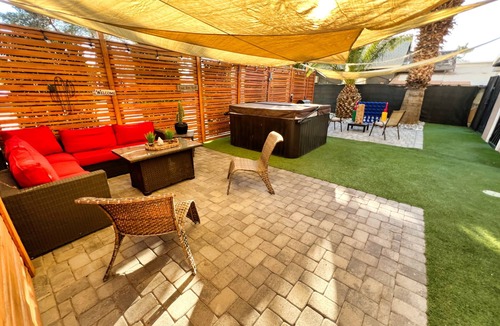 Gateway District Apartment | Golden Retreat