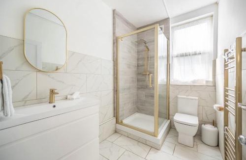 South Harrow Apartment | Golden Spa