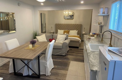 Port Franks Apartment | Golden Spa Suite