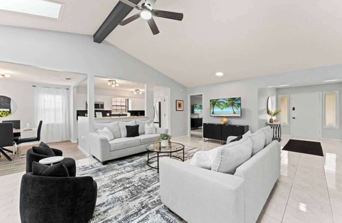 Southside House | Golden Spike Oasis I Heated Pool