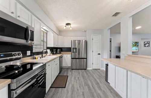 Southside House | Golden Spike Oasis I Heated Pool