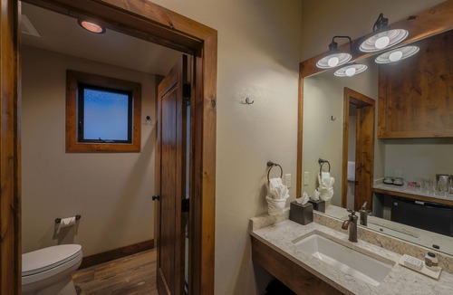 West Yellowstone Hotel | Golden Stone Inn