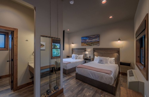 West Yellowstone Hotel | Golden Stone Inn