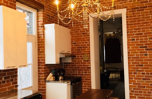 Paine-Sec Apartment | GOLDEN Suite 16 Guests Special Events Castle View