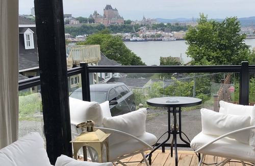Paine-Sec Apartment | GOLDEN Suite 16 Guests Special Events Castle View