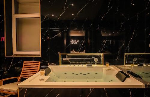 Lens Apartment | Golden Suite - Elegance - Private Spa Jacuzzi