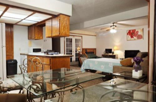 Lawton Apartment | Golden Sunflower's Apt B